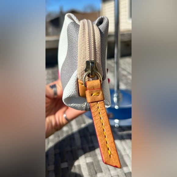 Dooney & Bourke Small Leather Zipper Travel Cosmetic Bag Pouch NWOT!​​ - Picture 3 of 7